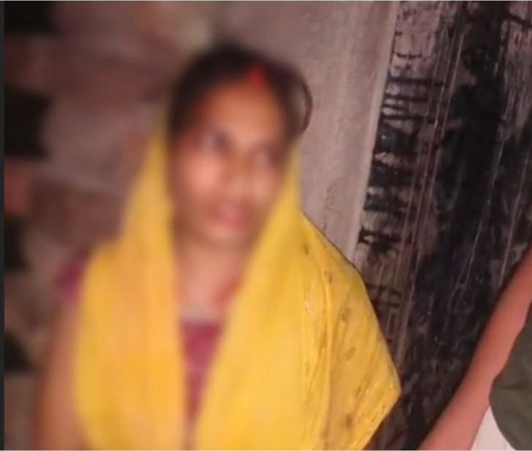 शेखपुरा। गुप्त सूचना के आधार उत्पाद थाना पुलिस ने जयरामपुर थाना क्षेत्र के जगदीशपुर गांव में छापामारी कर एक महिला के घर से 24 पाउच शराब बरामद की है