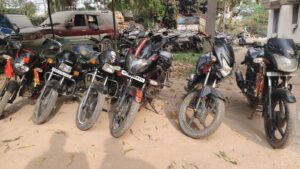बाइक चोरी के अंतरजिला गिरोह का खुलासा, 4 बदमाश रंगेहाथ गिरफ्तार, चोरी के 6 बाइक बरामद