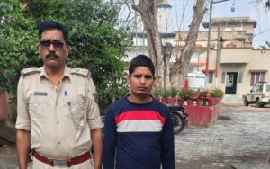 शराब का निर्माण करते कारोबारी रंगेहाथ गिरफ्तार, 105 लीटर शराब सहित कई उपकरण बरामद