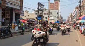 परेड ग्राउंड से पुलिस और अधिकारियों का काफिला निकला, डीएम - एसपी भी हुए शामिल