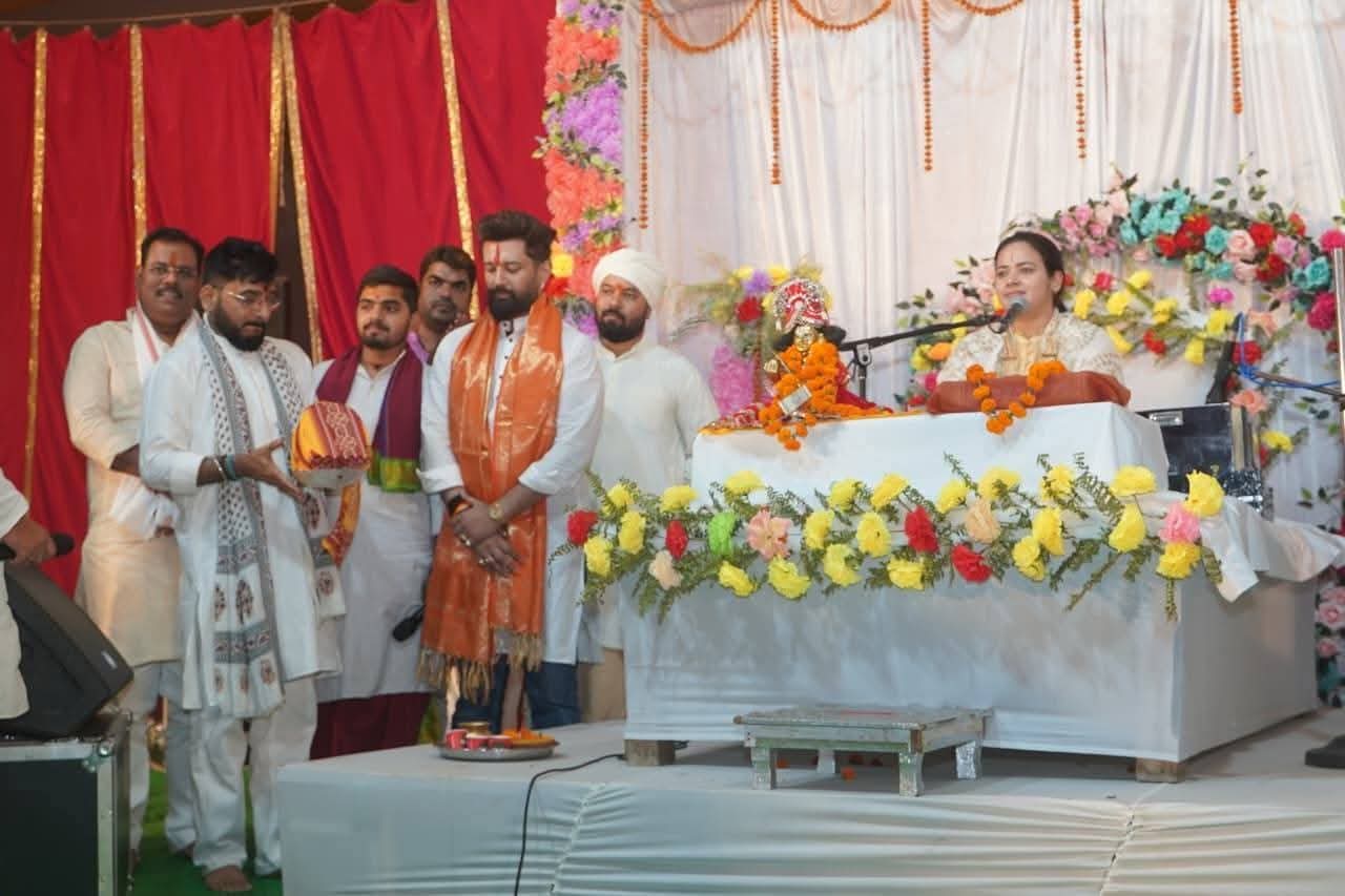 महायज्ञ मे श्रद्धालु बनकरपहुंचे केंद्रीय मंत्री चिराग पासवान